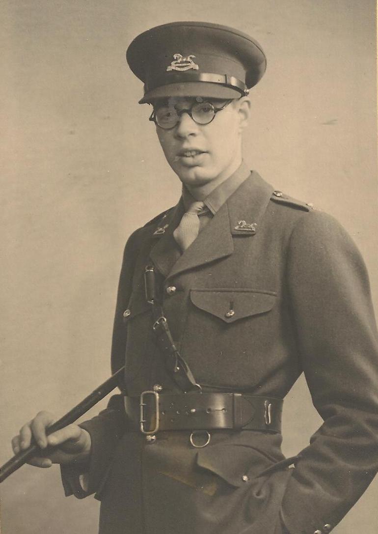 40 - 1941 Henrik 2nd Lieut. 3rd KOH beskåret.jpg